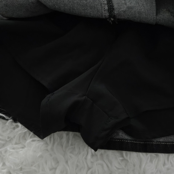 Emerson Lang Jean Skort. Size Medium. New. - Picture 4 of 9